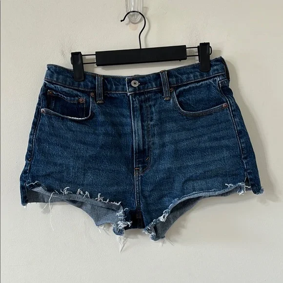 Abercrombie & Fitch The Mom Short High Rise Dark Wash Size 28 - Picture 1 of 7